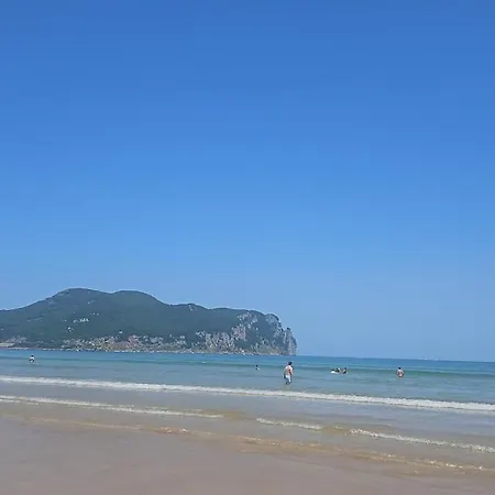 Duplex Monte Y Mar Con Gran Patio Y Piscina Appartement